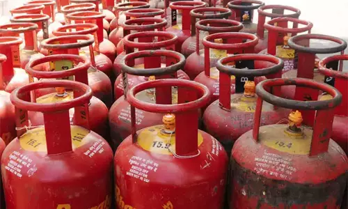 Commercial cooking gas cylinder prices slashed by Rs 70.50, gas price