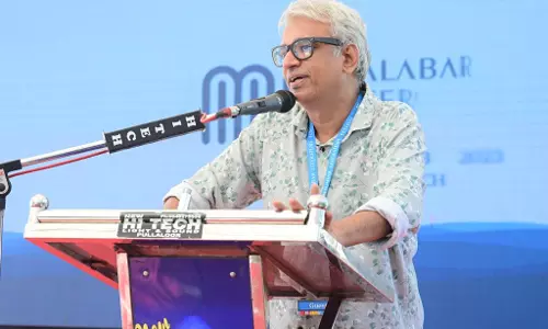 ഓണക്കവിതകൾ വരുന്ന പാഠപുസ്തകങ്ങളിൽ എന്ത് കൊണ്ട് റംസാൻ കവിതകളില്ല: പി രാമൻ