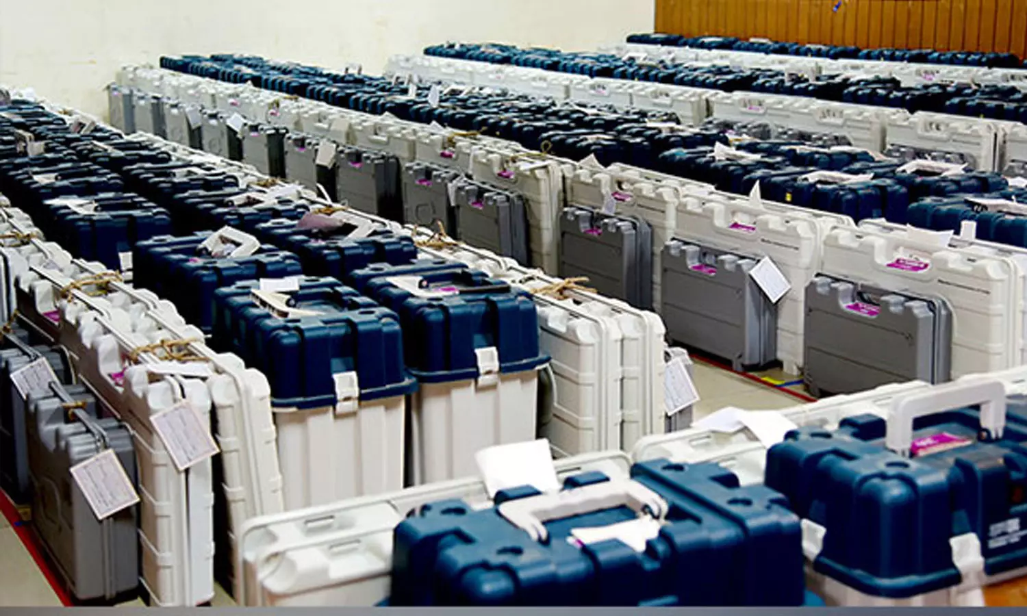 പോസ്റ്റൽ വോട്ട് സൂക്ഷിച്ച പെട്ടി പൊട്ടിച്ച നിലയില്; ഇബ്രാഹിംപട്ടണം മണ്ഡലത്തിൽ തര്ക്കം പോസ്റ്റൽ വോട്ട് സൂക്ഷിച്ച പെട്ടി പൊട്ടിച്ച നിലയില്; ഇബ്രാഹിംപട്ടണം മണ്ഡലത്തിൽ തര്ക്കം