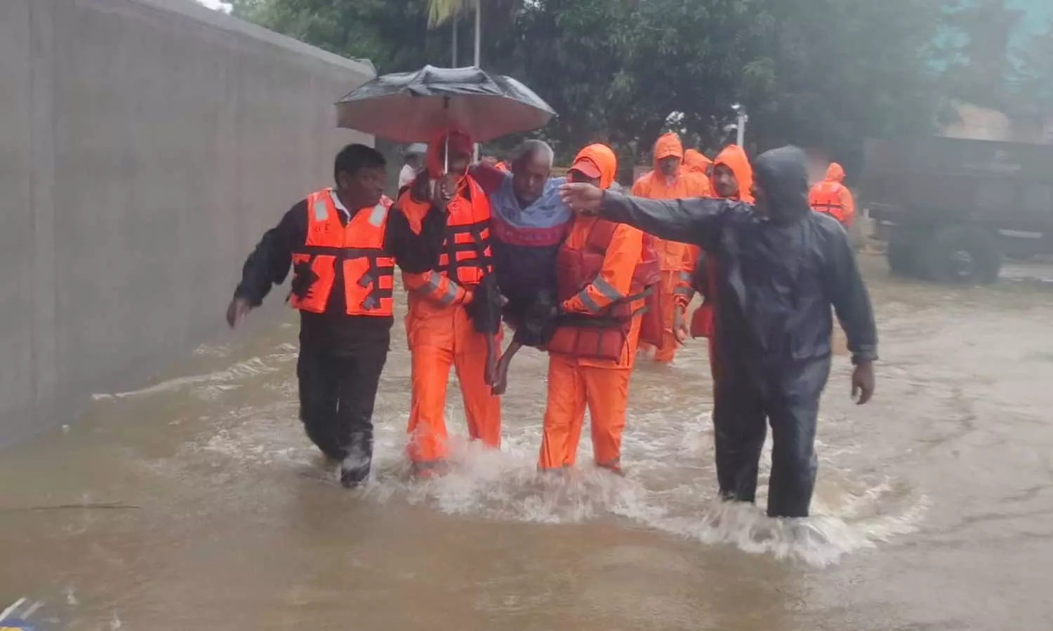 Cyclone Michaung; Heavy rain lashes chennai Cyclone Michaung; Heavy rain lashes chennai