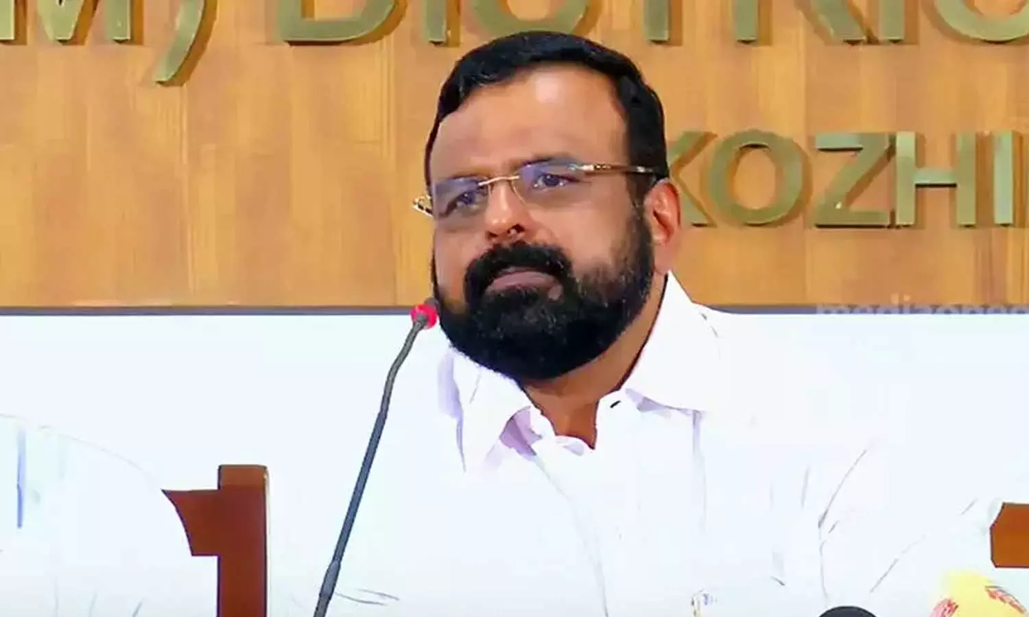 KP Anil Kumar, who left the Congress, joined the CPM Kozhikode District Committee KP Anil Kumar, who left the Congress, joined the CPM Kozhikode District Committee