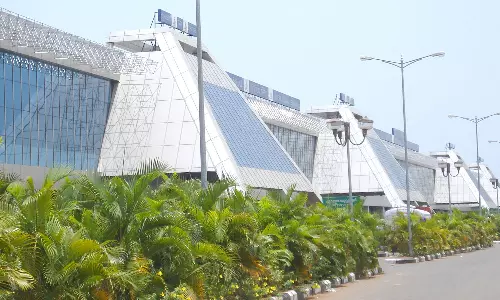 Karipur police,smuggle gold ,karipur airport,latest malayalam news, സ്വർണ കടത്ത്