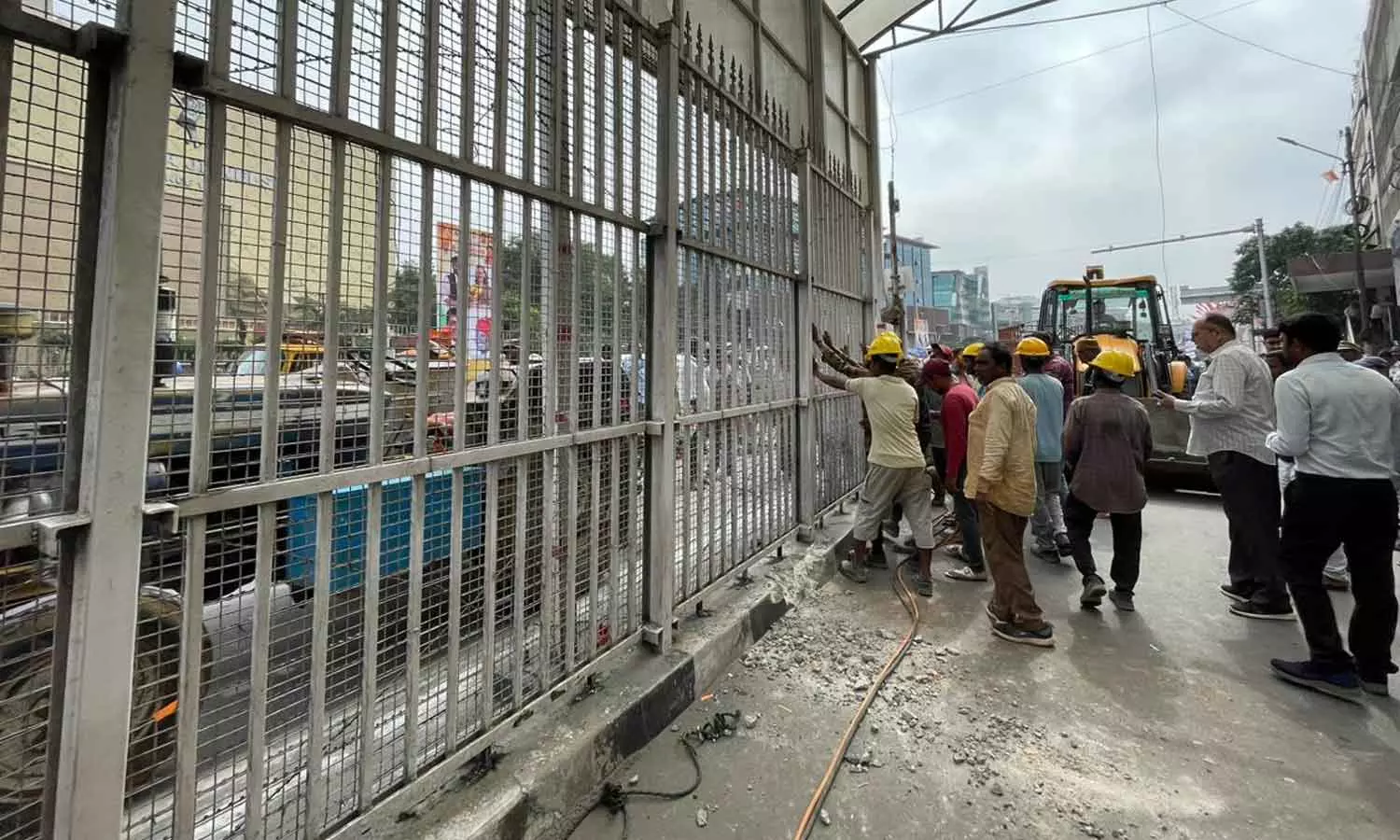 Hyderabad: Barricades being removed at Pragati Bhavan Hyderabad: Barricades being removed at Pragati Bhavan