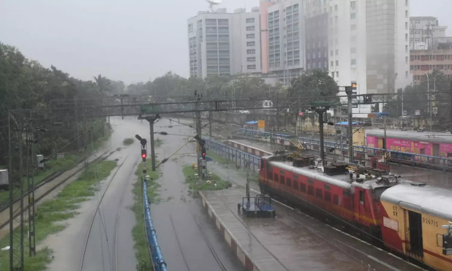 More trains from Chennai have been cancelled due to michaung cyclone