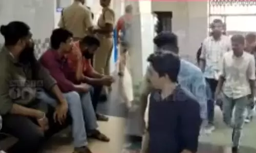 10 youths arrested who traveling on Aluva-Munnar Rajapatha 10 youths arrested who traveling on Aluva-Munnar Rajapatha