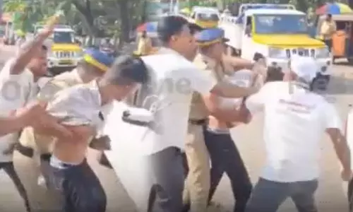 Navakerala Sadas volunteers attacks Youth Congressmen in angamaly