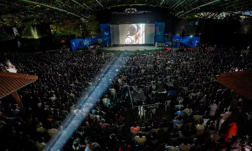 The first day of the international film festival was filled with audience in theaters, IFFK first day huge audience in theaters