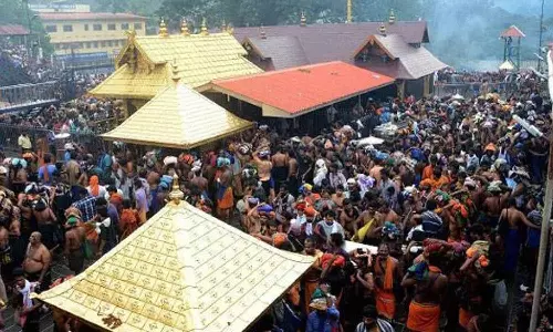 Uncontrolled crowding at Sabarimala; The High Court held an emergency sitting Uncontrolled crowding at Sabarimala; The High Court held an emergency sitting