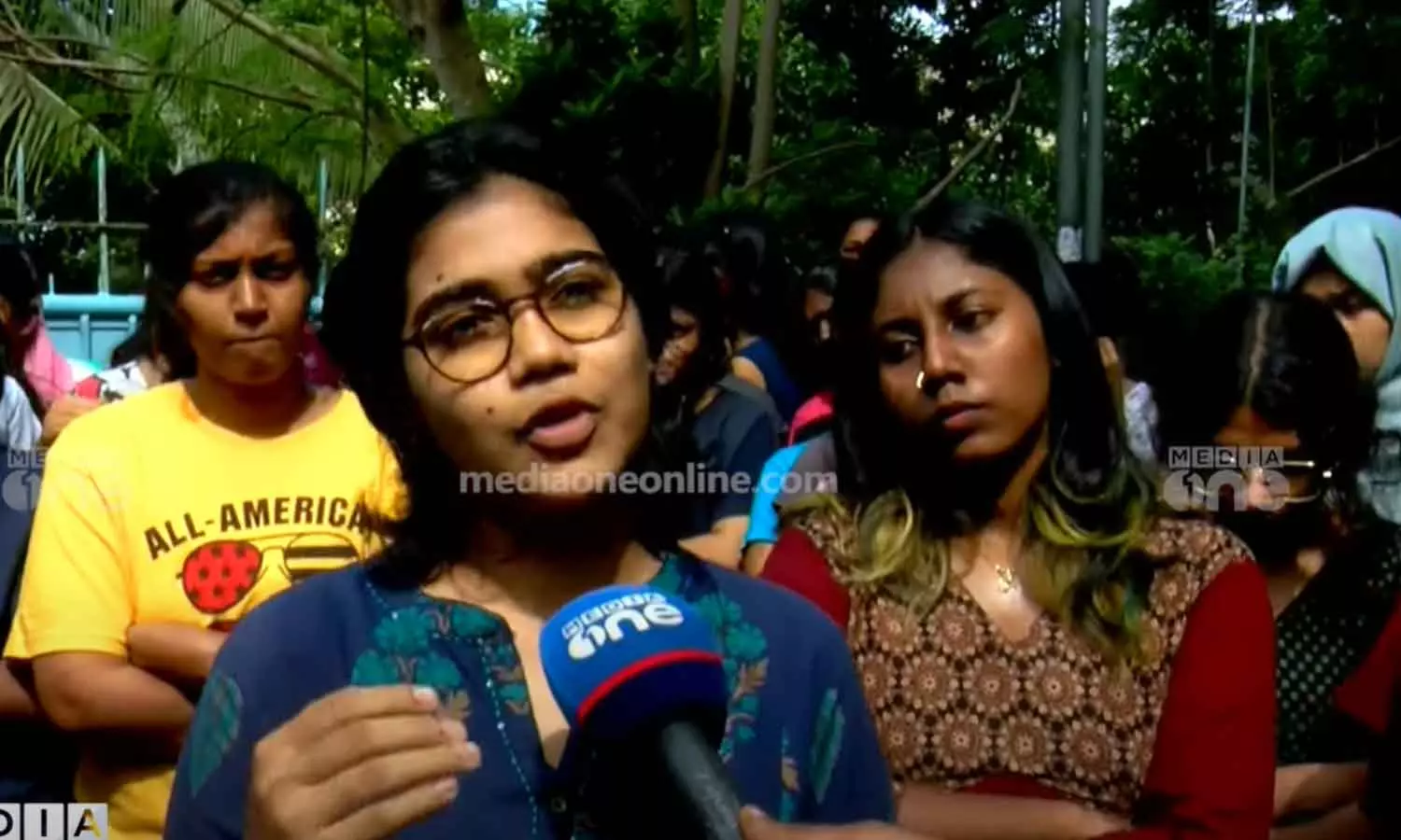 ഭക്ഷണത്തിൽ നിന്ന് പുഴുവും ഉപയോഗിച്ച ബാൻഡേജും; പരാതിയുമായി കേരള യൂണിവേഴ്സിറ്റി ലേഡീസ് ഹോസ്റ്റൽ ഭക്ഷണത്തിൽ നിന്ന് പുഴുവും ഉപയോഗിച്ച ബാൻഡേജും; പരാതിയുമായി കേരള യൂണിവേഴ്സിറ്റി ലേഡീസ് ഹോസ്റ്റൽ