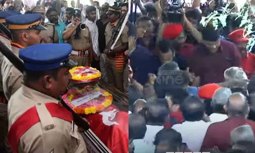 കനലോർമയായി കാനം, രാഷ്ട്രീയ കേരളം വിട നൽകി; ആദരമർപ്പിച്ച് പാർട്ടിപ്രവർത്തകരും നേതാക്കളും