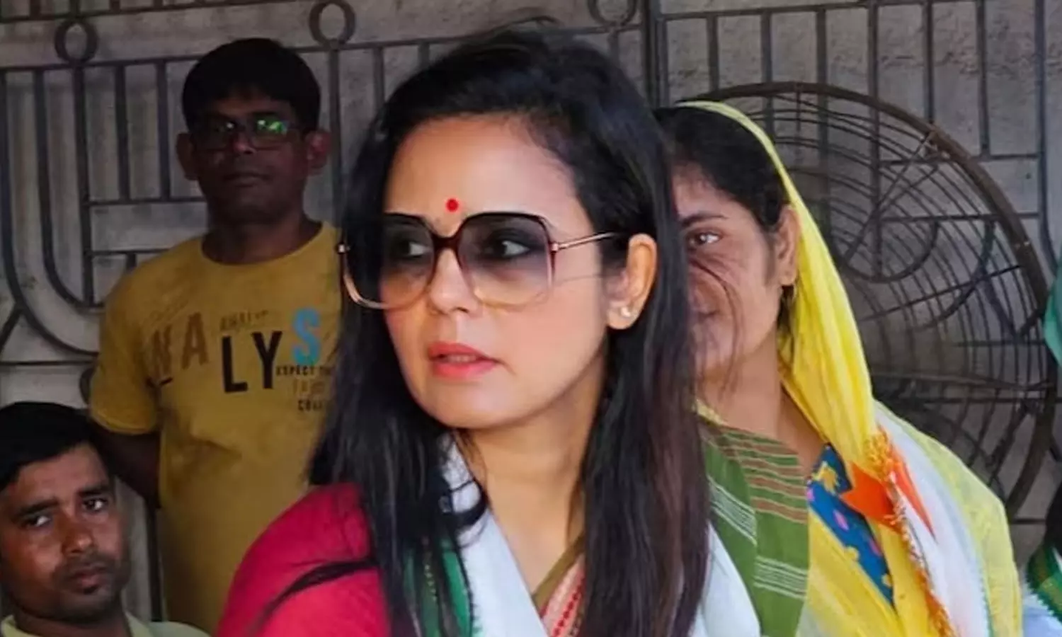 മഹുവ മൊയ്ത്ര നൽകിയ അപകീർത്തി കേസ് ഇന്ന് പരിഗണിക്കും; കേസ് ബി.ജെ.പി എംപി നിഷികാന്ത് ദുബൈയ്ക്കെതിരെ