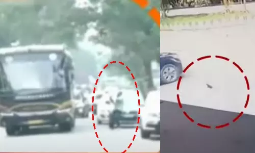 KSU ,  throw shoe at Kerala CMs bus,KSU throw shoe at CMs bus,protest against Navakerala Bus,Attempt to murder case,breaking news malayalam,കെ.എസ്.യു പ്രവർത്തകർക്കെതിരെ വധശ്രമത്തിന് കേസ് ,