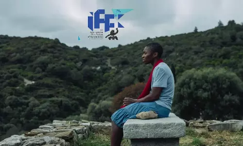 ഡ്രിഫ്റ്റ്: വെളുത്ത രക്ഷകയുടെ വരവ്