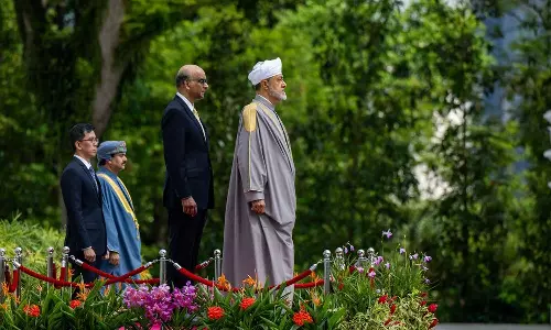 ഒമാൻ സുൽത്താൻ സിംഗപ്പൂർ പ്രസിഡന്‍റുമായി കൂടിക്കാഴ്ച നടത്തി