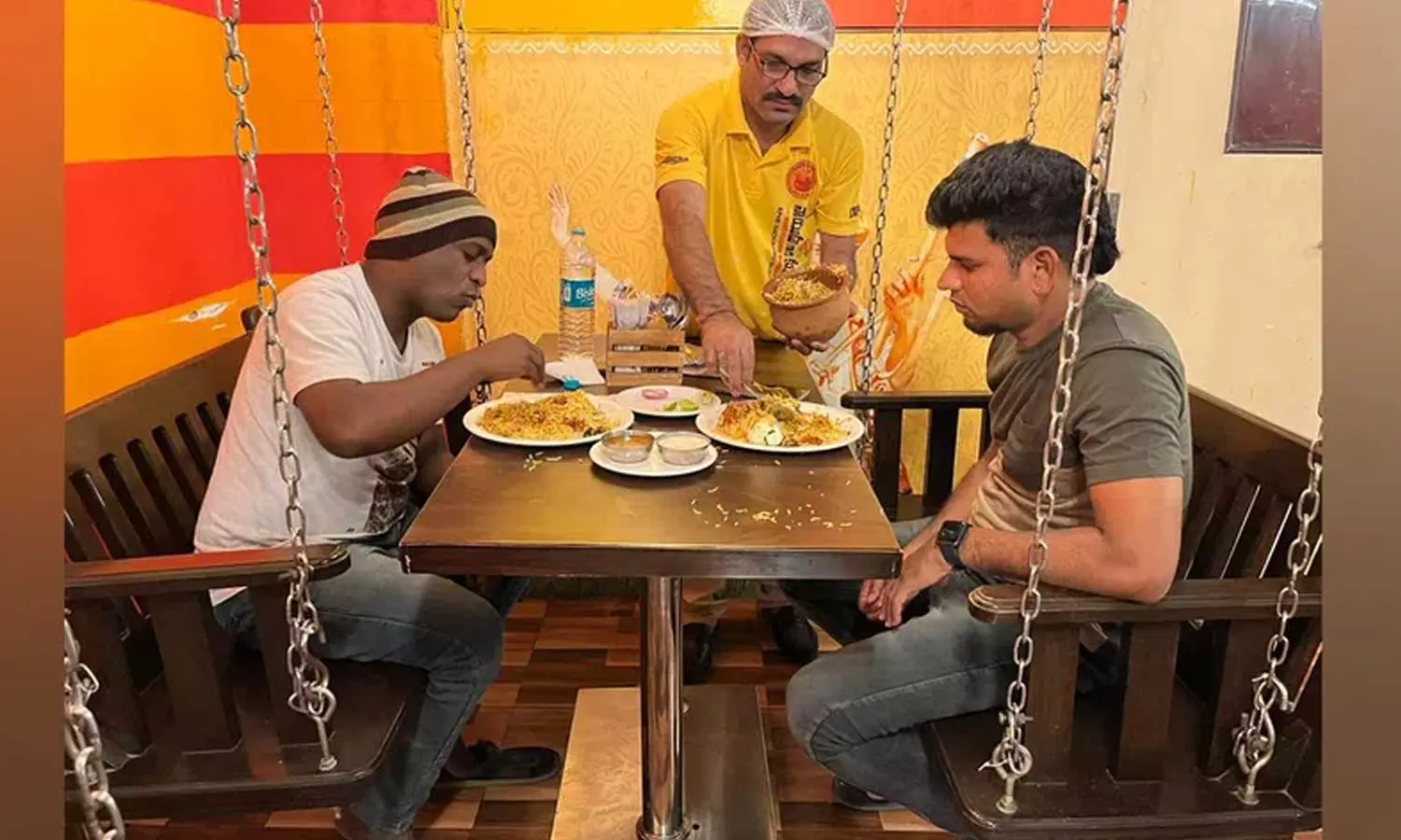 രണ്ട് രൂപക്ക് ഹൈദരാബാദി ബിരിയാണി; ഭക്ഷണപ്രേമികളെ ഞെട്ടിച്ച് ഒരു ഹോട്ടല്‍