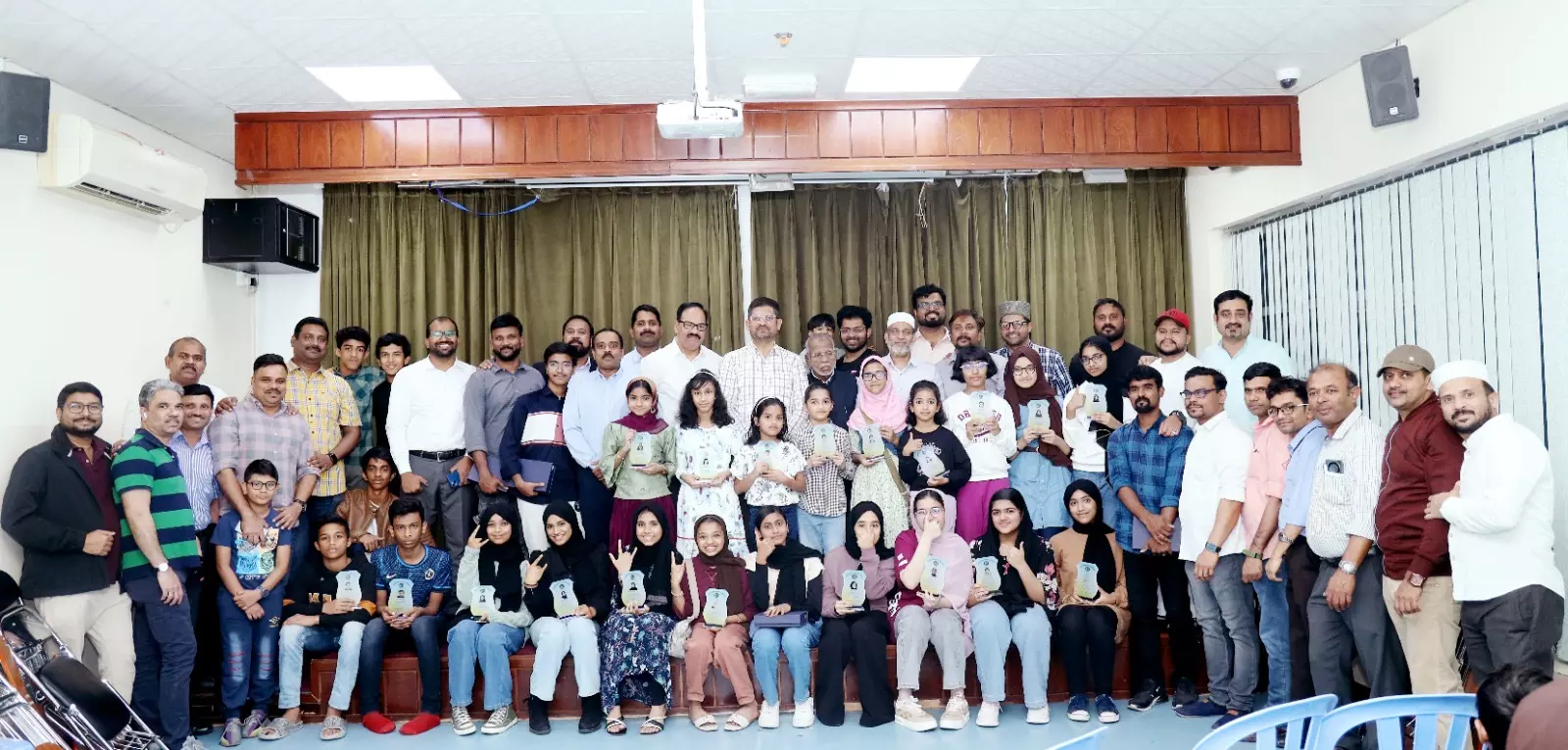 കലാകാരന്മാർക്ക് ആദരമൊരുക്കി അബൂദബി ഇന്ത്യൻ ഇസ്ലാമിക് സെന്റർ കലാകാരന്മാർക്ക് ആദരമൊരുക്കി അബൂദബി ഇന്ത്യൻ ഇസ്ലാമിക് സെന്റർ