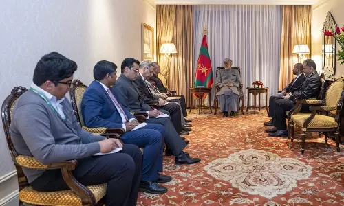 ഒമാൻ സുൽത്താൻ ഇന്ത്യൻ വിദേശകാര്യ   മന്ത്രിയുമായി കൂടിക്കാഴ്ച നടത്തി