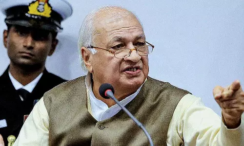 Police has provided heavy security to Governor Arif Mohammad Khan. The number of members of the Governors commando wing has increased and three additional pilot vehicles have also been allocated