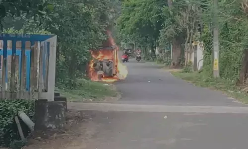 One person died after car caught fire in Thrissur
