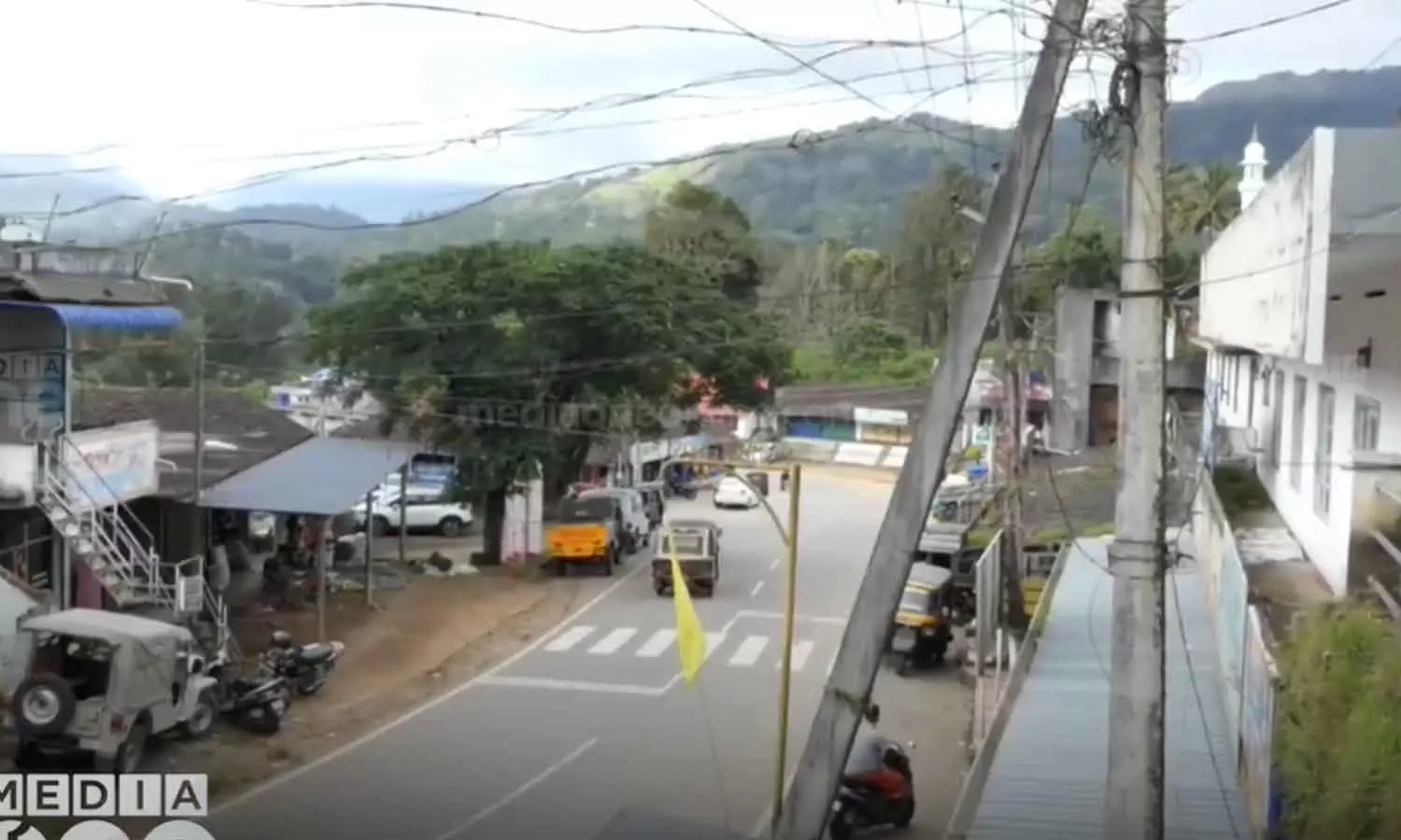 ഭൂനിയമ ഭേദഗതി ബില്ലിൽ ഒപ്പിടാത്ത ഗവർണ്ണറുടെ നടപടിയിൽ പ്രതിഷേധം കടുപ്പിച്ച് എൽ.ഡി.എഫ്; രാജ്ഭവൻ മാർച്ച് സംഘടിപ്പിക്കും ഭൂനിയമ ഭേദഗതി ബില്ലിൽ ഒപ്പിടാത്ത ഗവർണ്ണറുടെ നടപടിയിൽ പ്രതിഷേധം കടുപ്പിച്ച് എൽ.ഡി.എഫ്; രാജ്ഭവൻ മാർച്ച് സംഘടിപ്പിക്കും