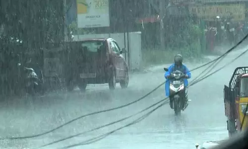 കേരളത്തിൽ അഞ്ചുദിവസം മഴ തുടരും; എറണാകുളത്ത് യെല്ലോ അലർട്ട്