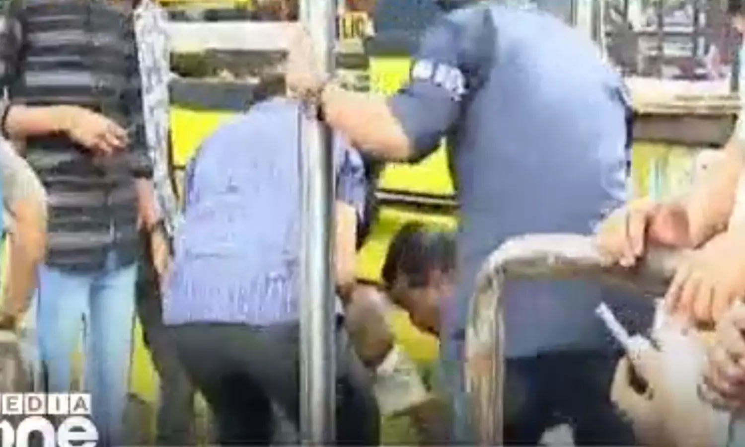 man collapse and died in kozhikode cpm alleges governor is responsible