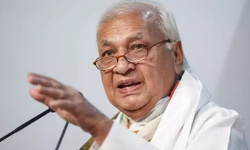 ഒരു സുരക്ഷയും വേണ്ട, കേരളത്തിലെ ജനങ്ങൾ എന്നെ സ്നേഹിക്കുന്നു: ഗവർണർ ഒരു സുരക്ഷയും വേണ്ട, കേരളത്തിലെ ജനങ്ങൾ എന്നെ സ്നേഹിക്കുന്നു: ഗവർണർ