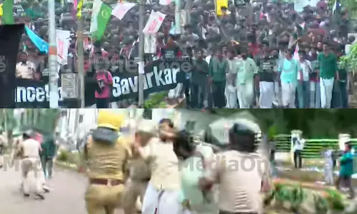 Massive protest by SFI in Calicut University against Governor