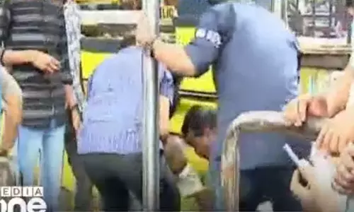 man collapse and died in kozhikode cpm alleges governor is responsible