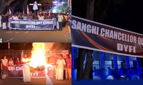 DYFI protests against Governor in front of Raj Bhavan