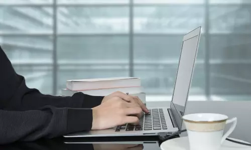 കുട്ടികളുള്ള സര്‍ക്കാര്‍ ജോലിക്കാരായ ഖത്തരി   സ്ത്രീകളുടെ തൊഴില്‍ സമയം കുറയ്ക്കാന്‍ പദ്ധതി