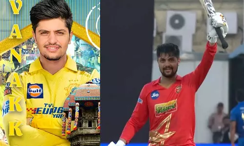 ധോണിയോടൊപ്പം കളിക്കുന്നതിന്റെ ആഹ്ലാദത്തിൽ സമീർ റിസ്വി ധോണിയോടൊപ്പം കളിക്കുന്നതിന്റെ ആഹ്ലാദത്തിൽ സമീർ റിസ്വി