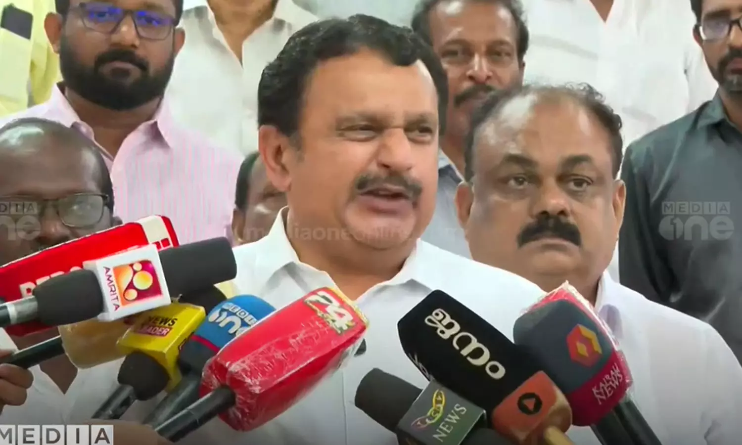 k. muralidharan,Youth Congress,navakerala sadass,latest malayalam news,കെ.മുരളീധരന്,മുഖ്യമന്ത്രിക്ക് മറുപടിയുമായി മുരളീധരന്,നവകേരള സദസ്സ് k. muralidharan,Youth Congress,navakerala sadass,latest malayalam news,കെ.മുരളീധരന്,മുഖ്യമന്ത്രിക്ക് മറുപടിയുമായി മുരളീധരന്,നവകേരള സദസ്സ്