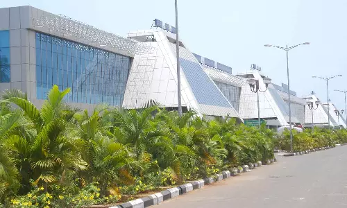 കരിപ്പൂർ വിമാനത്താവളത്തിന്റെ റൺവേ നവീകരണത്തിന് ടെൻഡറായി; 322 കോടിക്ക് നിർമ്മാണം പൂർത്തിയാക്കും