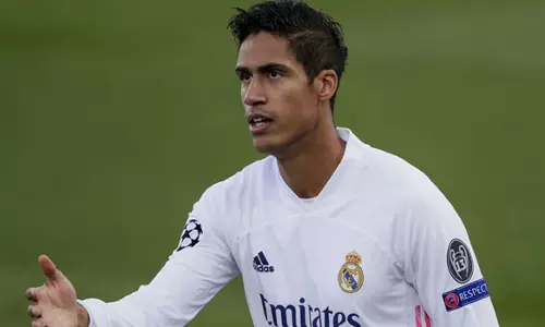 റയൽ റഡാറിൽ മാഞ്ചസ്റ്റർ യുണൈറ്റഡ്  താരം റാഫേൽ വരാനെ;  ട്രാൻസ്ഫർ വിപണിയിൽ വമ്പൻ നീക്കങ്ങൾ