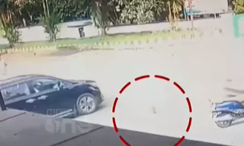 Case of KSU throwing shoes at CMs vehicle