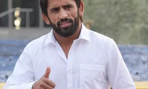 ‘കേന്ദ്രത്തിന്റെത് അനീതി’;പദ്മശ്രീ പുരസ്കാരം തിരിച്ച് നൽകി ബജ്റംഗ് പൂനിയ