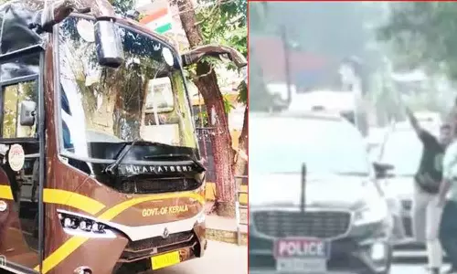 നവകേരള സദസ് ബസിന് ഷൂ എറിഞ്ഞ സംഭവം: മാധ്യമപ്രവർത്തകയ്ക്കെതിരെ ഡിജിറ്റൽ തെളിവുകളുണ്ടെന്ന് പൊലീസ് നവകേരള സദസ് ബസിന് ഷൂ എറിഞ്ഞ സംഭവം: മാധ്യമപ്രവർത്തകയ്ക്കെതിരെ ഡിജിറ്റൽ തെളിവുകളുണ്ടെന്ന് പൊലീസ്