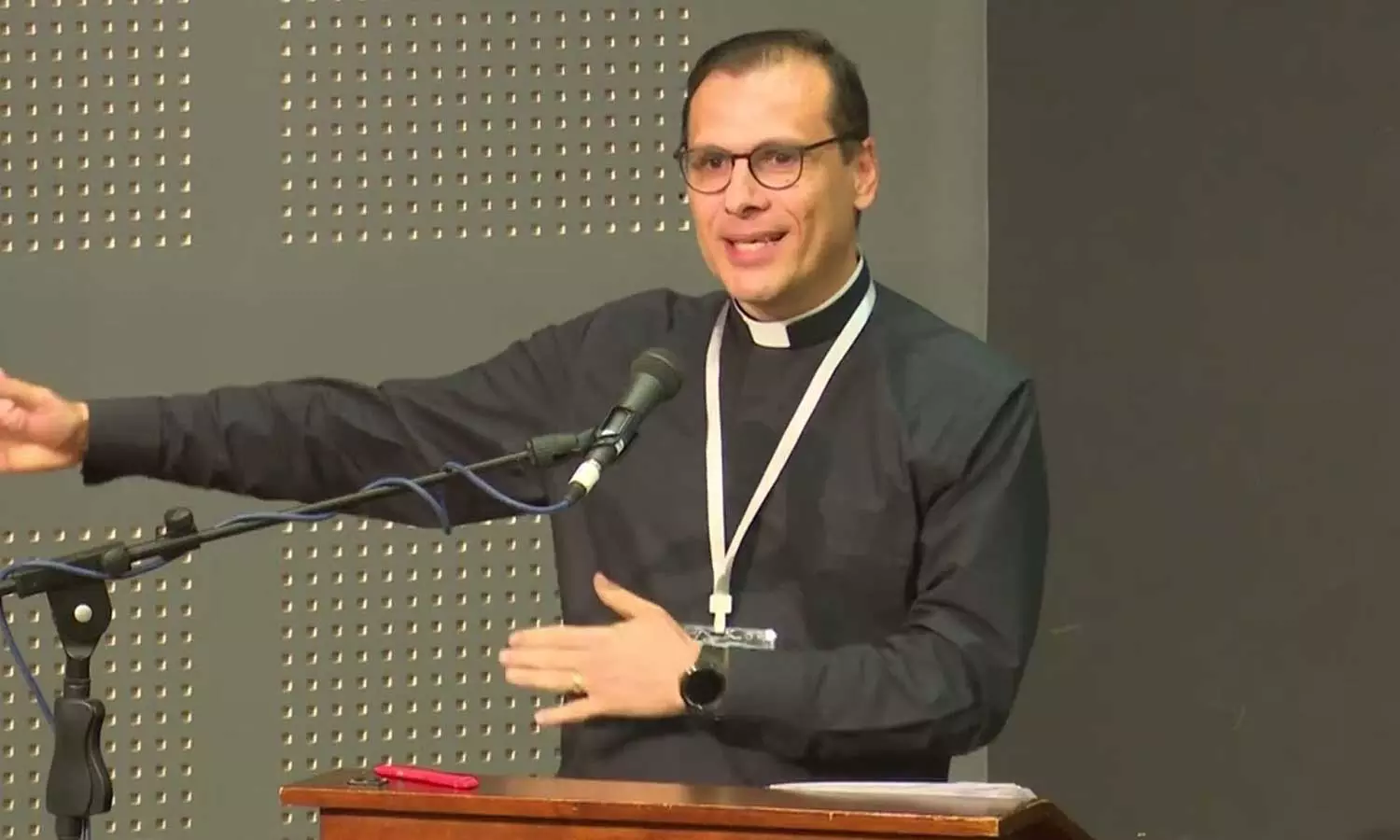 ഗസ്സയിൽ ഇസ്രായേൽ നടത്തുന്ന വംശഹത്യ അവസാനിപ്പിക്കണമെന്ന് ബെത്ലഹേം പാസ്റ്റർ ഗസ്സയിൽ ഇസ്രായേൽ നടത്തുന്ന വംശഹത്യ അവസാനിപ്പിക്കണമെന്ന് ബെത്ലഹേം പാസ്റ്റർ