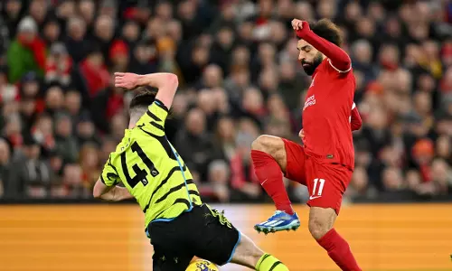 പ്രീമിയർ ലീഗിൽ ആഴ്‌സനൽ ലിവർപൂൾ ബലാബലം; ഒന്നാംസ്ഥാനം നിലനിർത്തി ഗണ്ണേഴ്‌സ്