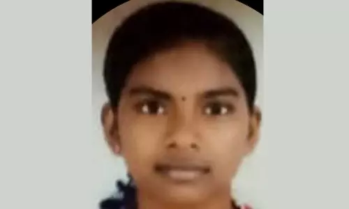 Sreelakshmi, a Plus One student, found dead at Lakshmivilasam, Channarukonam, Navaikulam, Plus One student found dead at home in Navaikulam