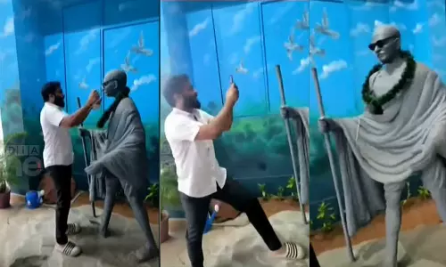 Complaint against SFI worker who insulted Mahatma Gandhi