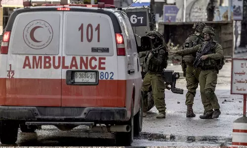 ഡ്രോൺ ആക്രമണത്തിൽ പരിക്കേറ്റവരുമായി പോയ ആംബുലൻസുകൾ ഇസ്രായേൽ തടഞ്ഞു ഡ്രോൺ ആക്രമണത്തിൽ പരിക്കേറ്റവരുമായി പോയ ആംബുലൻസുകൾ ഇസ്രായേൽ തടഞ്ഞു