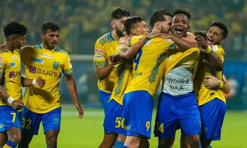 വിജയതുടർച്ചക്കായി ബ്ലാസ്റ്റേഴ്സ്; മോഹൻ ബഗാനെ കീഴടക്കിയാൽ ഒന്നാമതെത്താം വിജയതുടർച്ചക്കായി ബ്ലാസ്റ്റേഴ്സ്; മോഹൻ ബഗാനെ കീഴടക്കിയാൽ ഒന്നാമതെത്താം