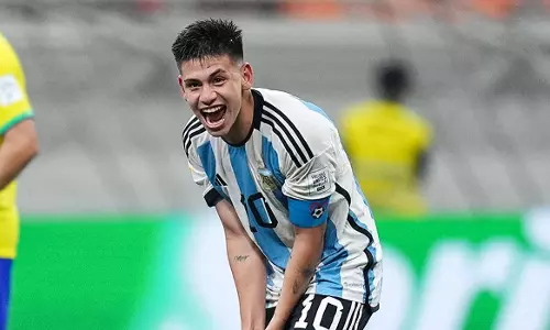 അർജന്റീനയുടെ പുതിയ താരോദയം മാഞ്ചസ്റ്റർ സിറ്റിയിലേക്ക്; ഇംഗ്ലീഷ് ക്ലബിന്റെ മാസ്റ്റർ സ്‌ട്രോക്ക്