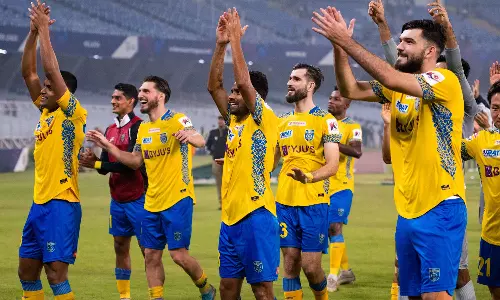 പ്രധാന താരങ്ങൾ പരിക്കേറ്റ് പുറത്ത്, ഇന്ത്യൻ മിഡ്ഫീൽഡ്, എന്നിട്ടും തലപ്പത്ത്- ബ്ലാസ്റ്റേഴ്‌സ് വേറെ ലെവൽ