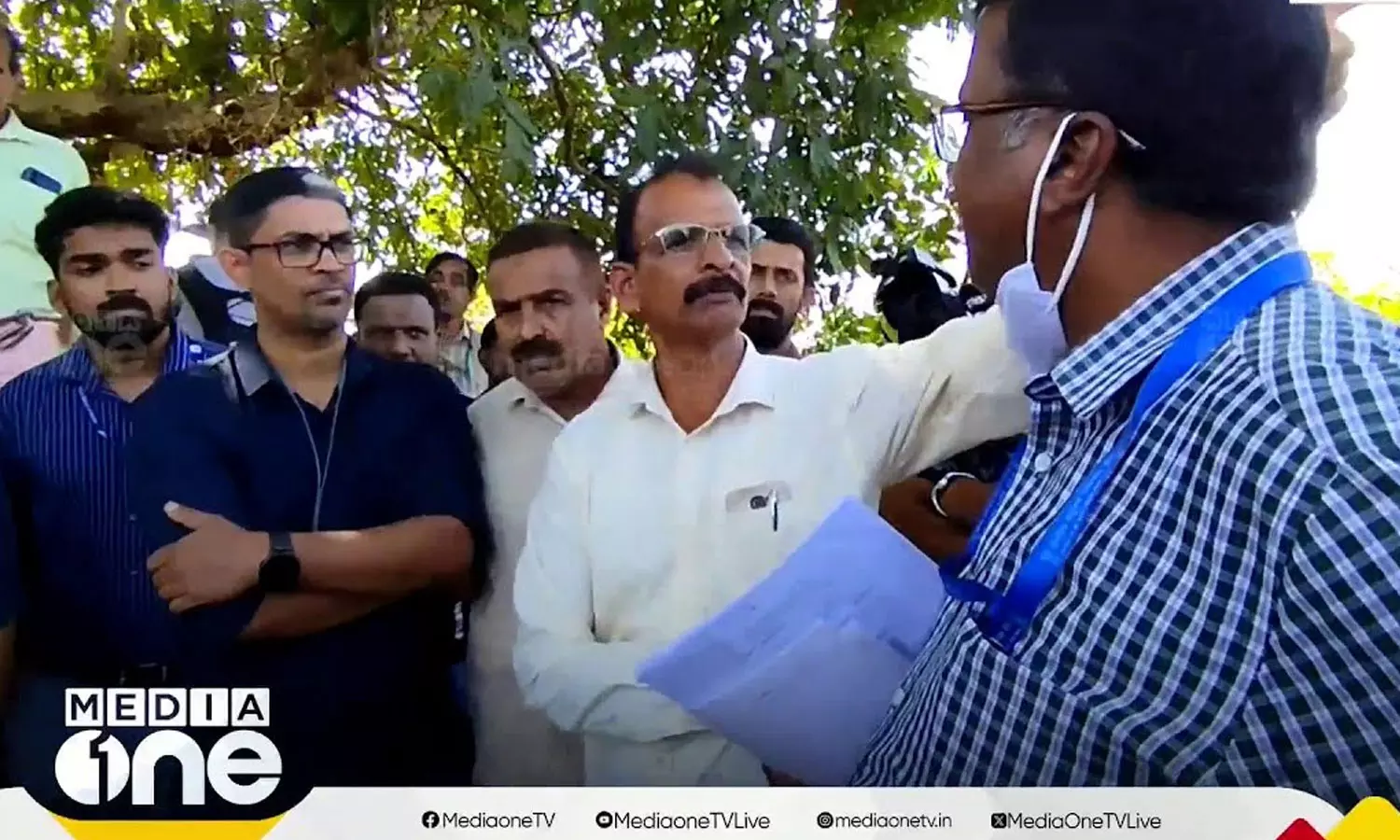 The central team reached Kasarkot Neshamparam where Endosulfan was buried The central team reached Kasarkot Neshamparam where Endosulfan was buried