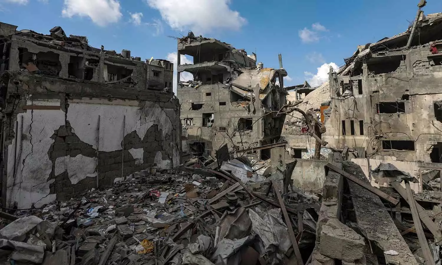 ഇസ്രായേൽ ഭീകരതയിൽ ഗസ്സയിലെ 70 ശതമാനം വീടുകൾ തകർന്നെന്ന് റിപ്പോർട്ട് ഇസ്രായേൽ ഭീകരതയിൽ ഗസ്സയിലെ 70 ശതമാനം വീടുകൾ തകർന്നെന്ന് റിപ്പോർട്ട്