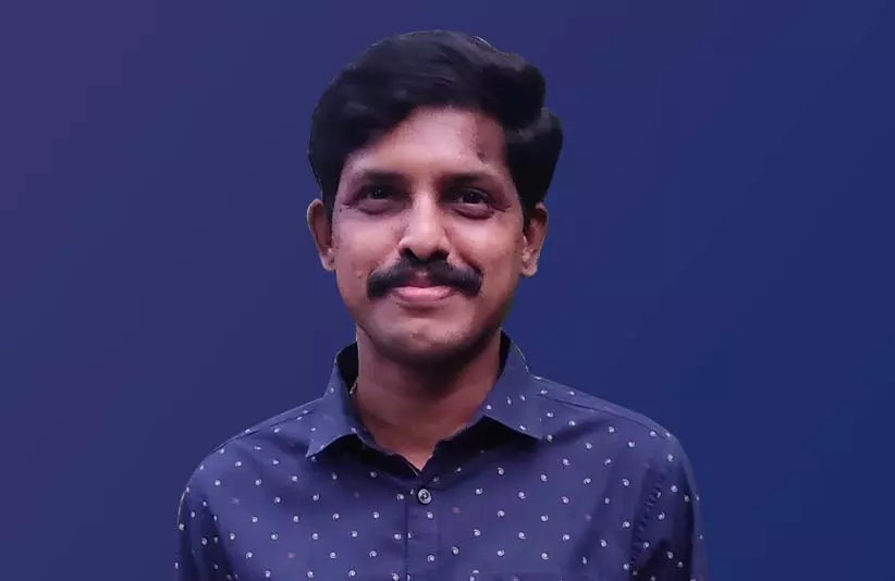 പുസ്തകങ്ങളില്‍ കൂടുകൂട്ടിയ നാളുകള്‍ വിനോദ് വിയാര്‍