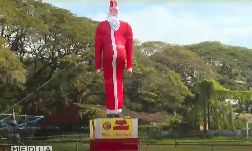 ഫോർട്ട് കൊച്ചി വെളി ഗ്രൗണ്ടിൽ തയാറാക്കിയ പാപ്പാഞ്ഞിയെ മാറ്റില്ലെന്ന് സംഘാടകർ